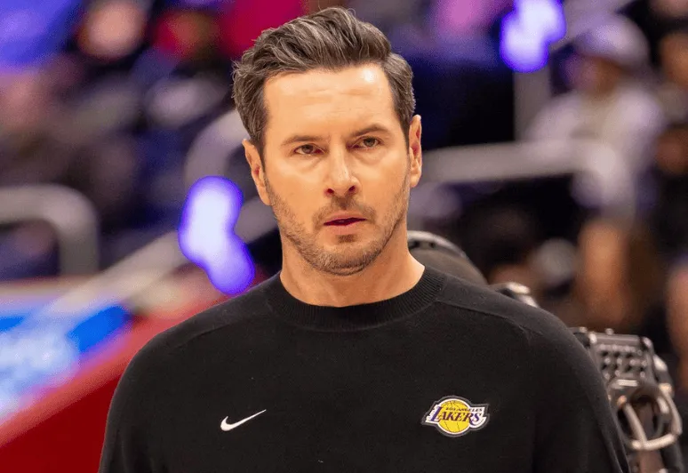 开云官方网站-湖人今日收割多项纪录：詹姆斯胜场第1，东契奇15000分等