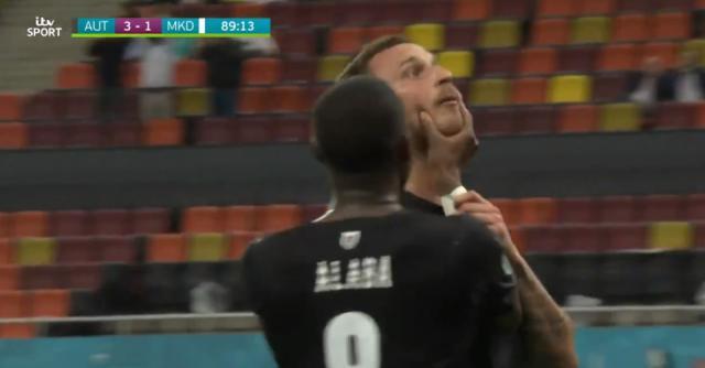 开云直播平台-媒体曝光阿瑙骂人原话内容 海港外援已公开道歉